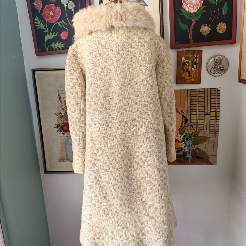 Vintage 1960s MOD Cream Fur-Trimmed Women's Coat - Picture 5 of 8